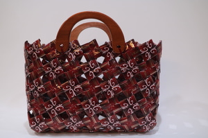 https://apps.santosjayaabadi.co.id/factoryoutlet/contents/images/lg/products/PRODUK_Kerajinan_Sachet_Handbag_Ethnic_Kapal_Api_(20171214021558).jpg