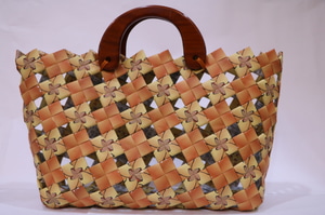https://apps.santosjayaabadi.co.id/factoryoutlet/contents/images/lg/products/PRODUK_Kerajinan_Sachet_Handbag_Good_Day_Flowerry_(20171214021356).jpg