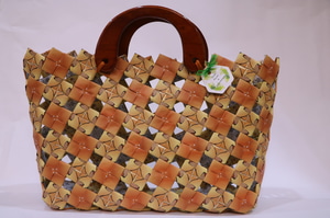 https://apps.santosjayaabadi.co.id/factoryoutlet/contents/images/lg/products/PRODUK_Kerajinan_Sachet_Handbag_Good_Day_Ornament_(20171214021142).jpg